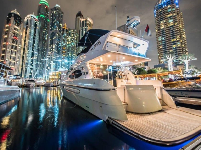 Дубай Марина яхты