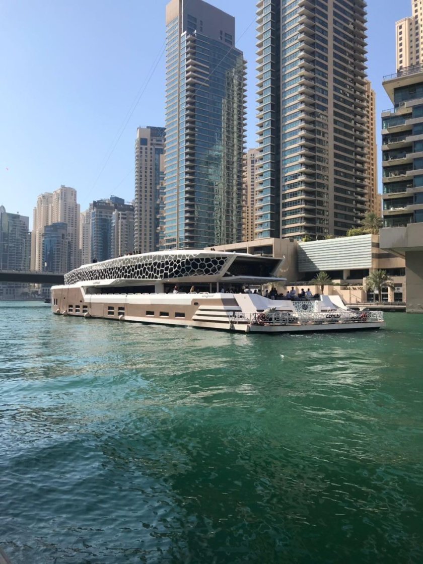 Яхта Лотус в Дубае