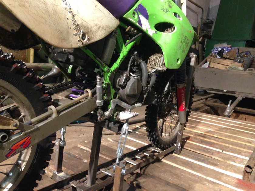 Крепление для кроссового мотоцикла