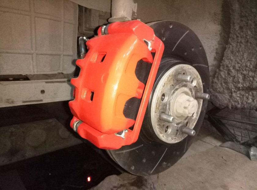 Двухпоршневые суппорта на Волгу