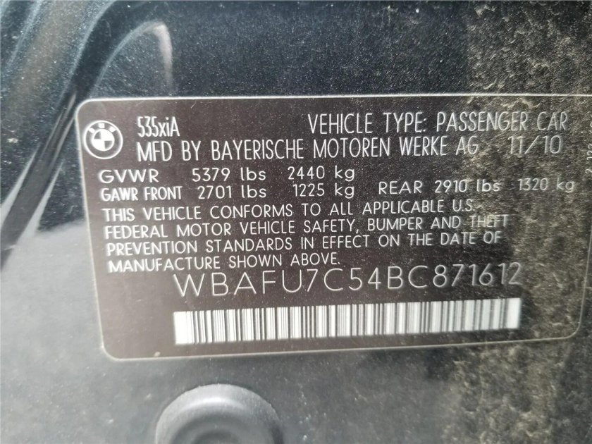 Наклейка вин номера между дверьми на BMW x6