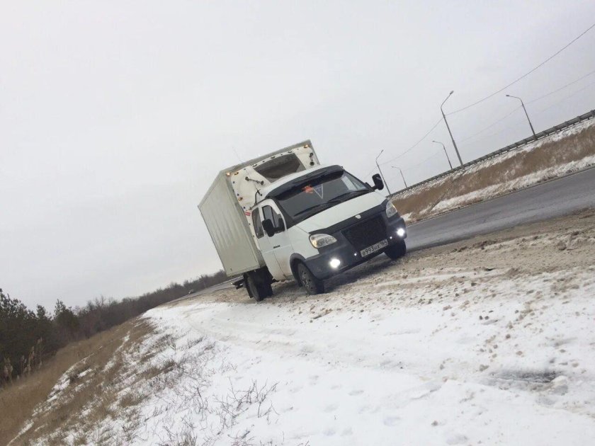 Газель в сугробе