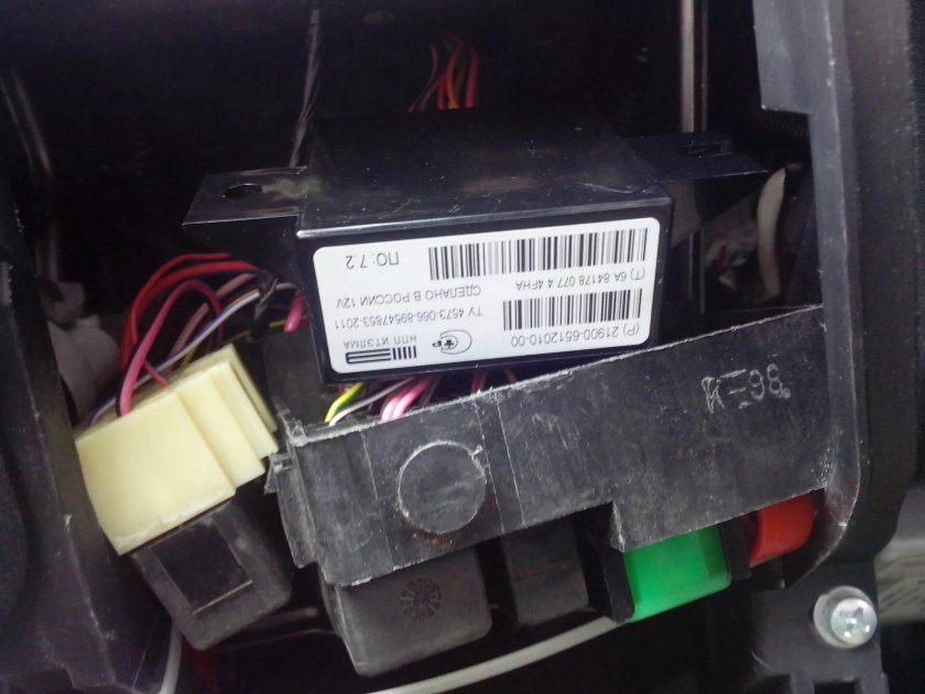 Блок управления системой блокировки дверей Лада Гранта