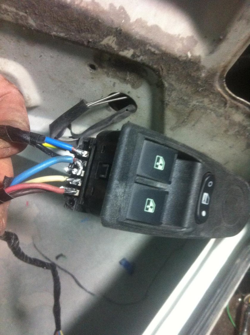 Кнопка центрального замка ВАЗ 2110