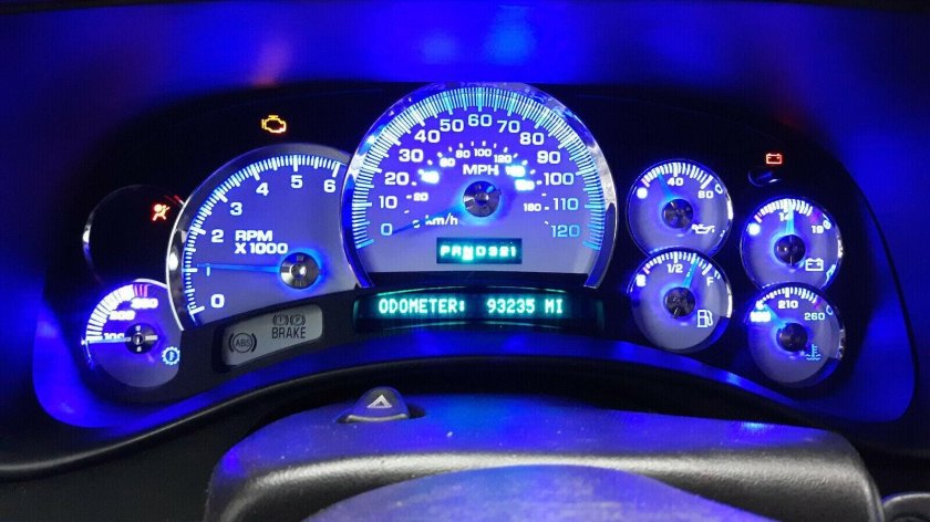 Кадиллак Эскалейд панель приборов