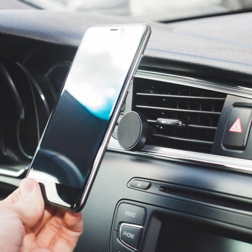 Магнитный держатель в дефлектор