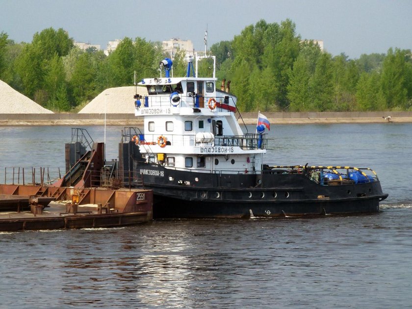 Шлюзовой 26 буксир толкач