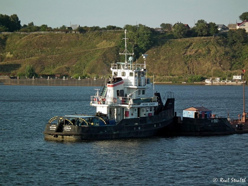Механик Демидов теплоход
