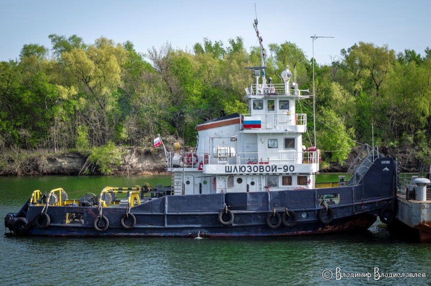 Шлюзовой 90 буксир