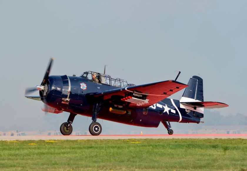 Авенджер самолет