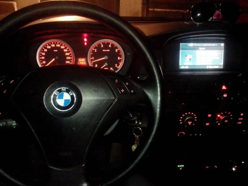 БМВ е60 салон ночью