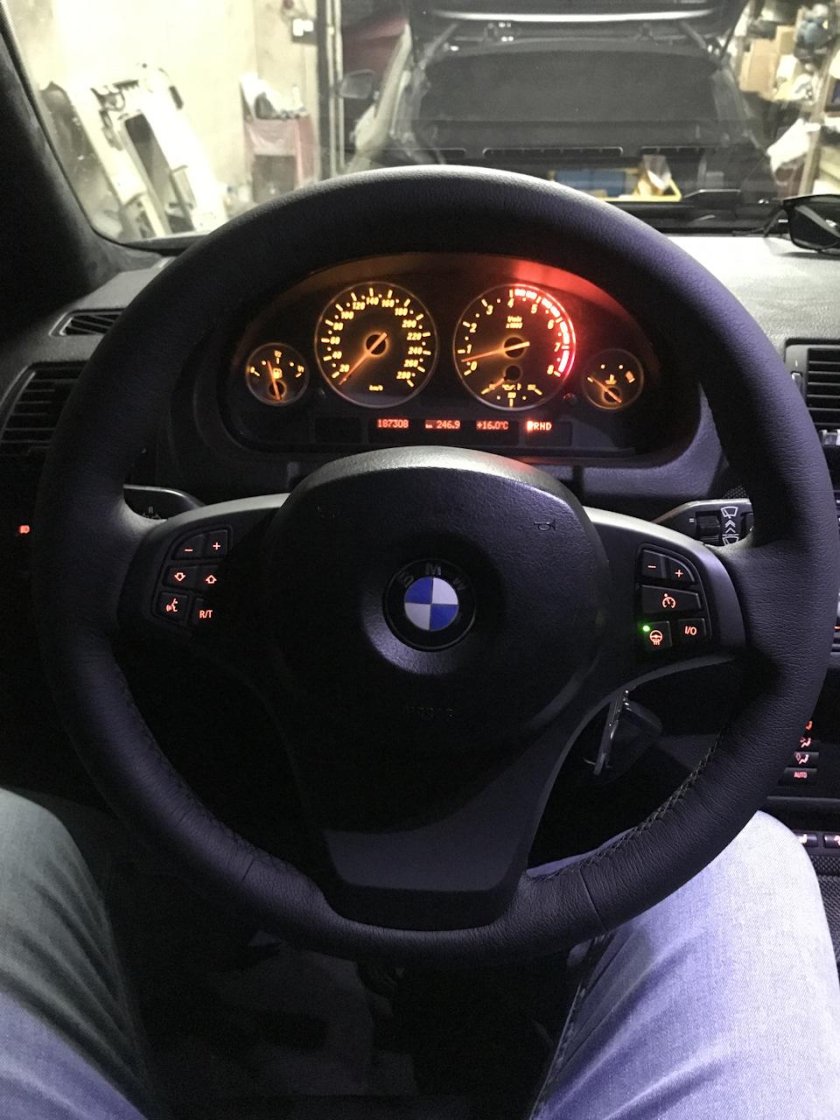 Руль БМВ х5 е53 ночью