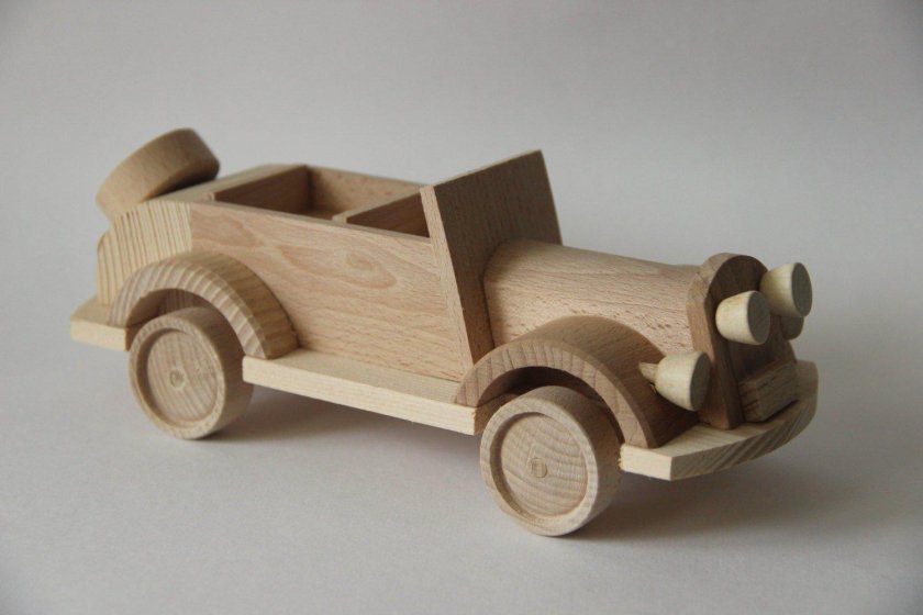 Машинка из дерева