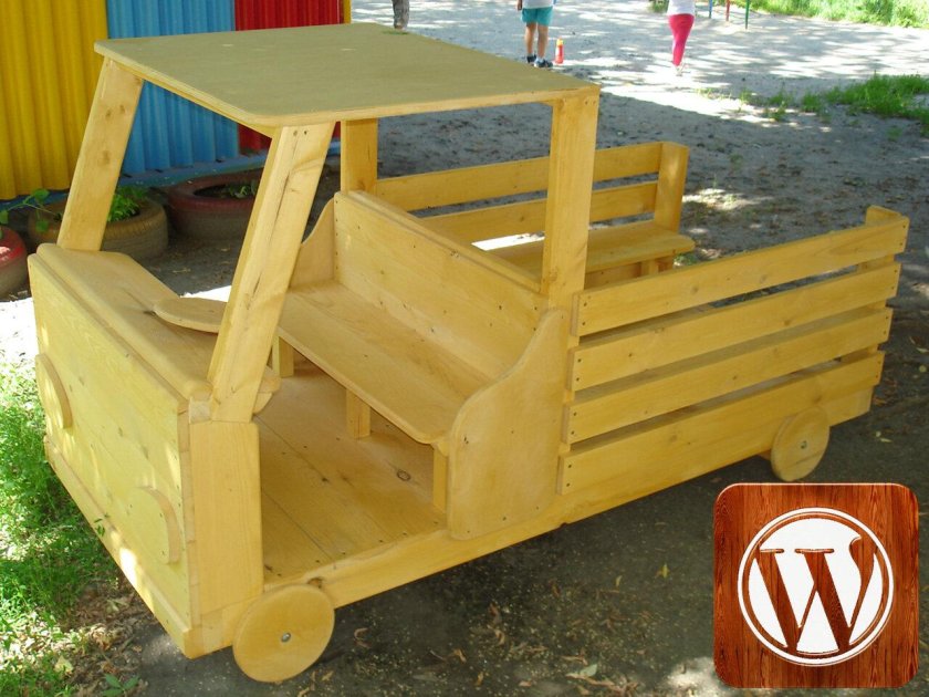 Машина деревянная на детскую площадку