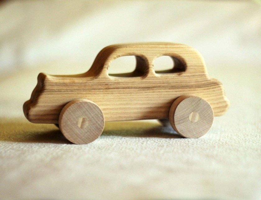 Деревянная игрушка машинка