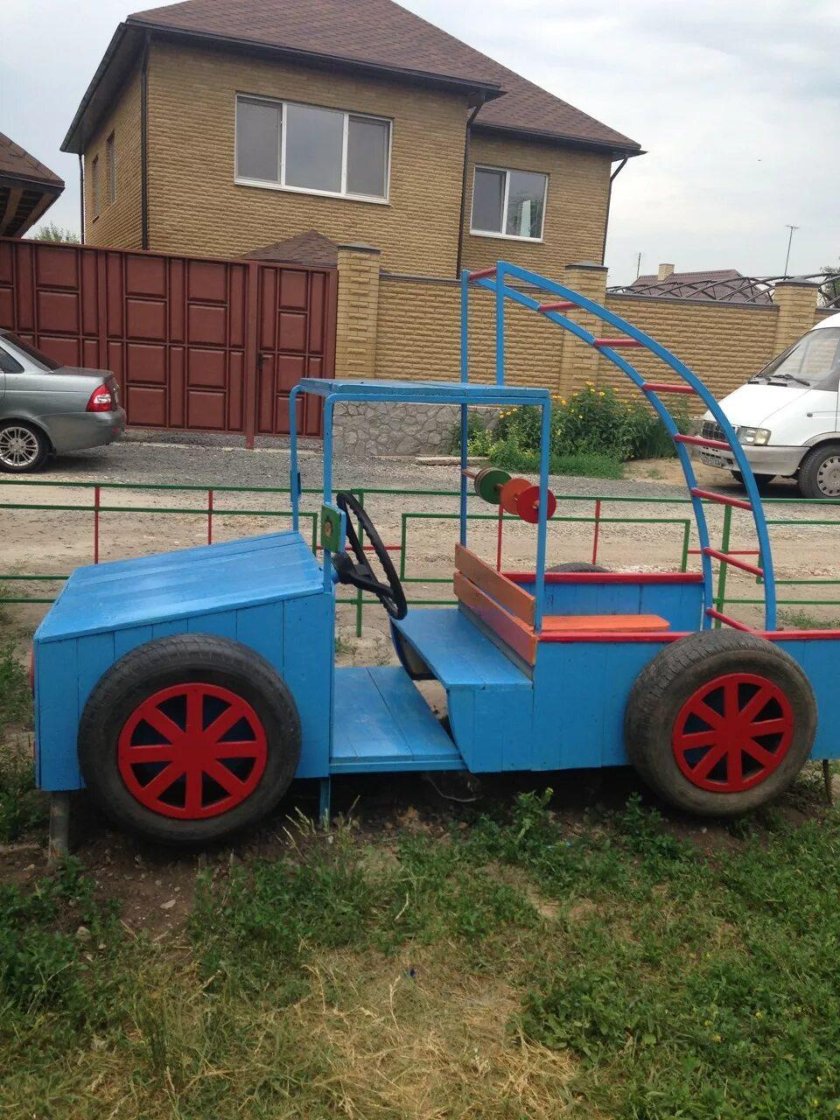 Машинка на детскую площадку