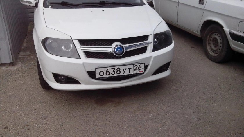 Geely MK Cross реснички