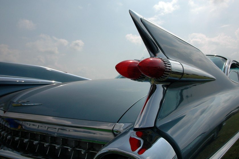 Плавник на машину