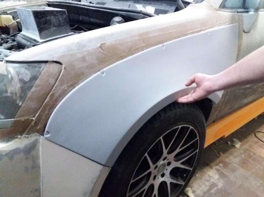 Крыло автомобиля