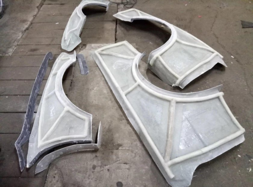 Матрица для крыла автомобиля