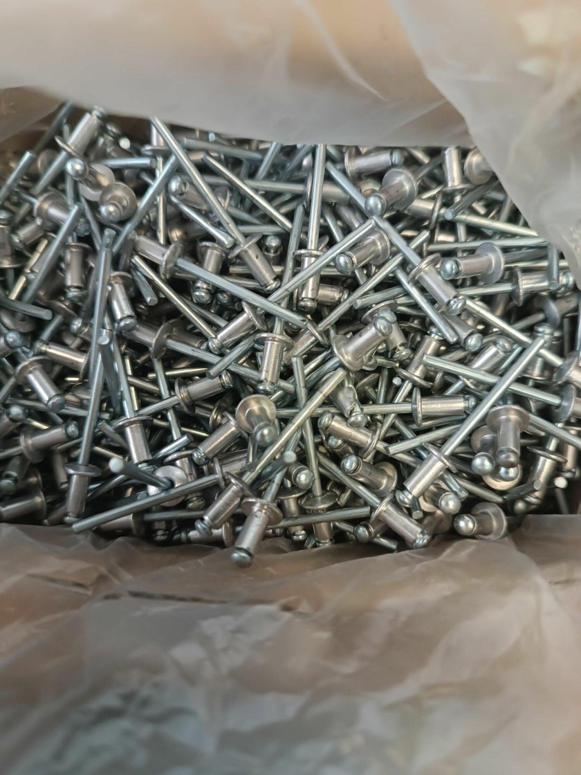 Заклепка вытяжная 4х12