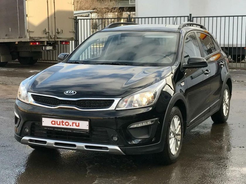 Kia Rio x-line черная