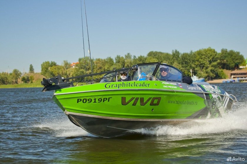 Зеленый катер