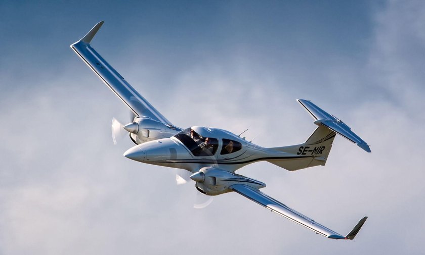 Самолет Diamond da-42