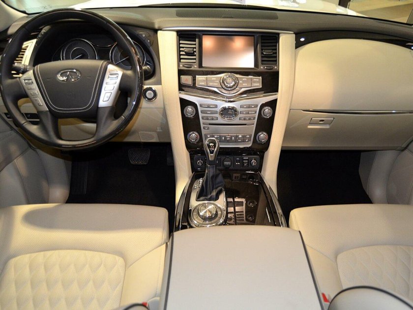 Infiniti qx80 белый салон