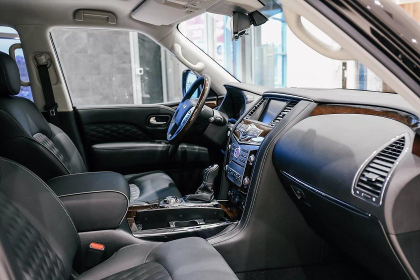 Инфинити qx80 новый салон