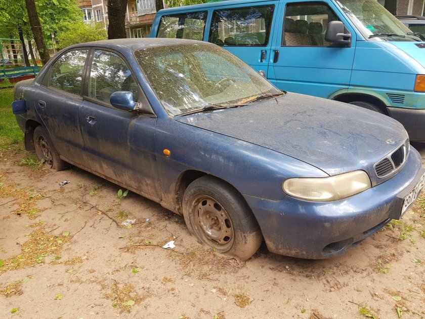 Брошенный Дэу Нубира