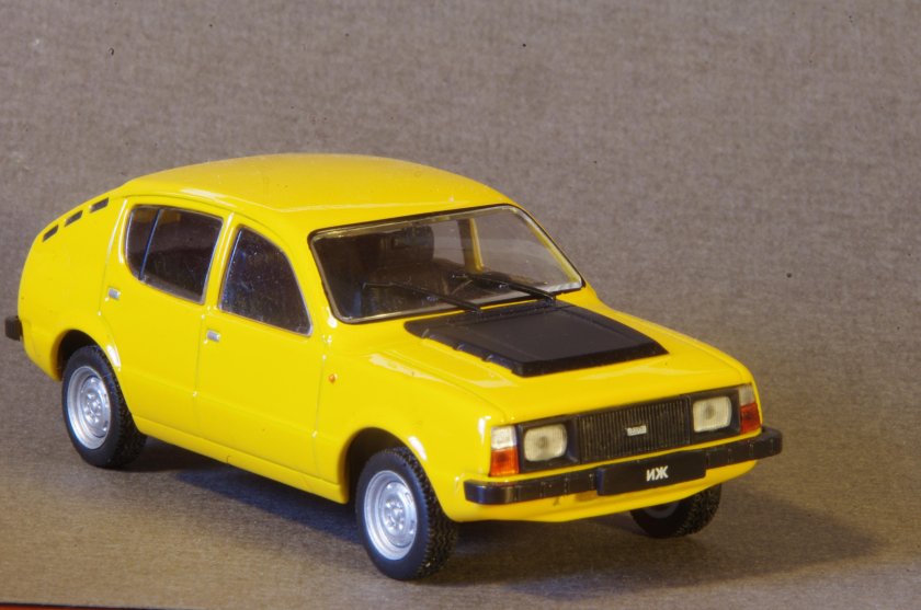 Машина ИЖ 13