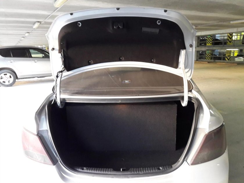 Открытый багажник Солярис седан 2013