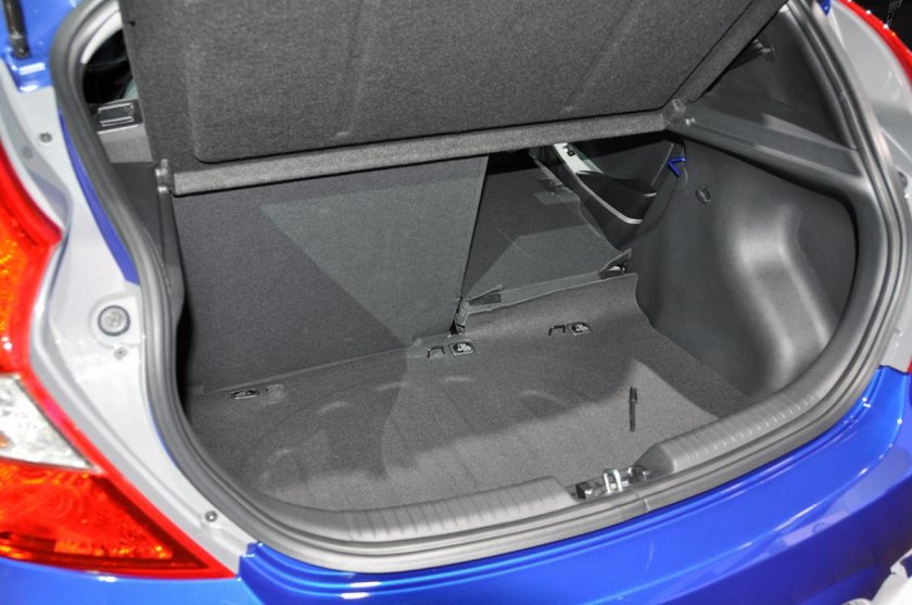 Hyundai Solaris 2011 хэтчбек багажник