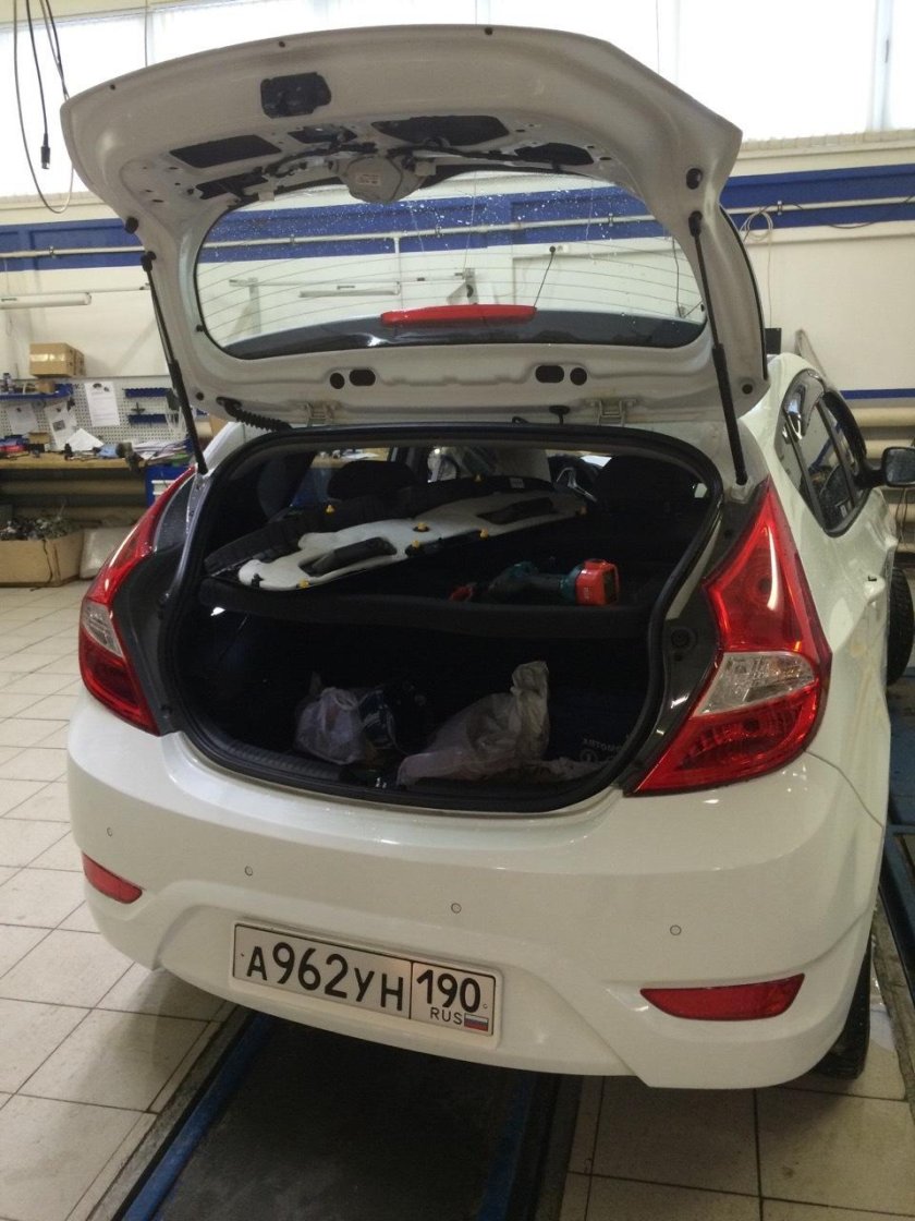 Hyundai Solaris 2011 хэтчбек багажник