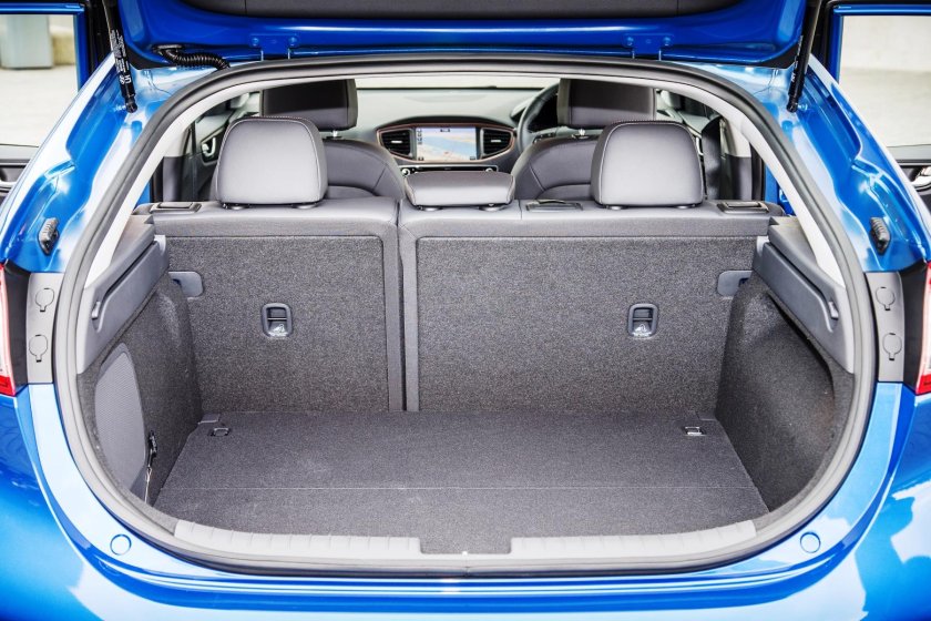 Hyundai Ioniq багажник