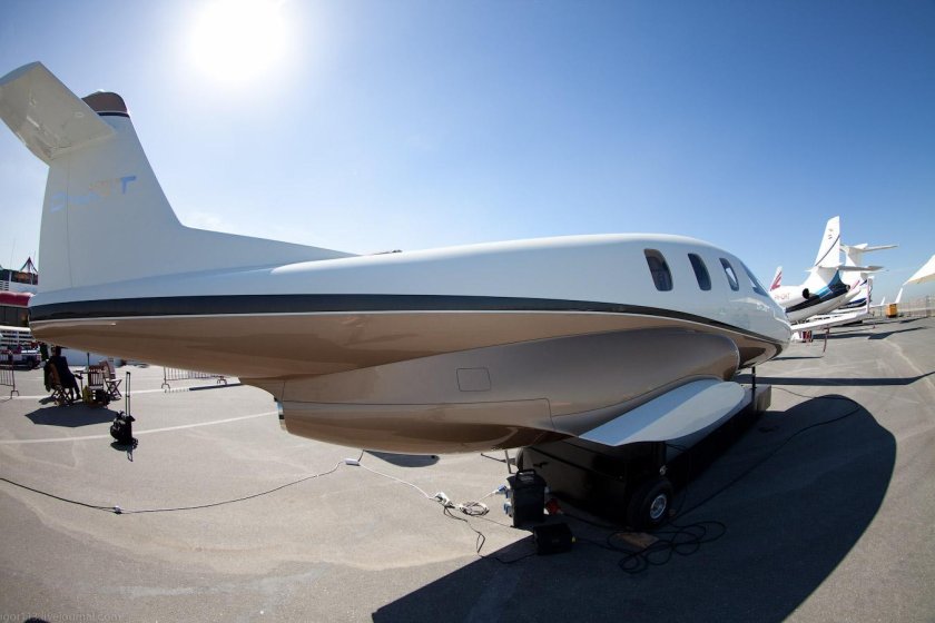 Маленький реактивный самолет для путешествий