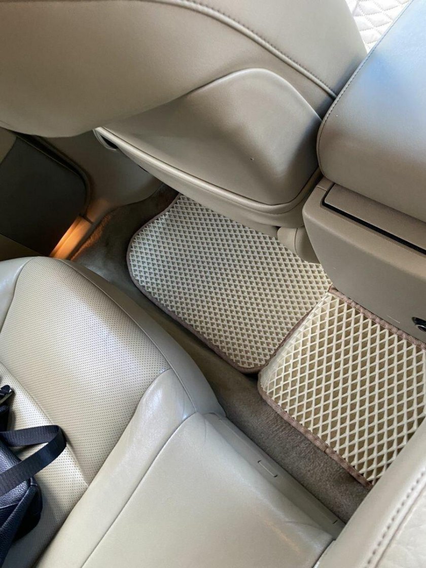 Подлокотник на Инфинити fx35