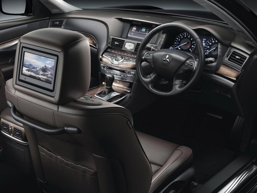 Mitsubishi Proudia 2