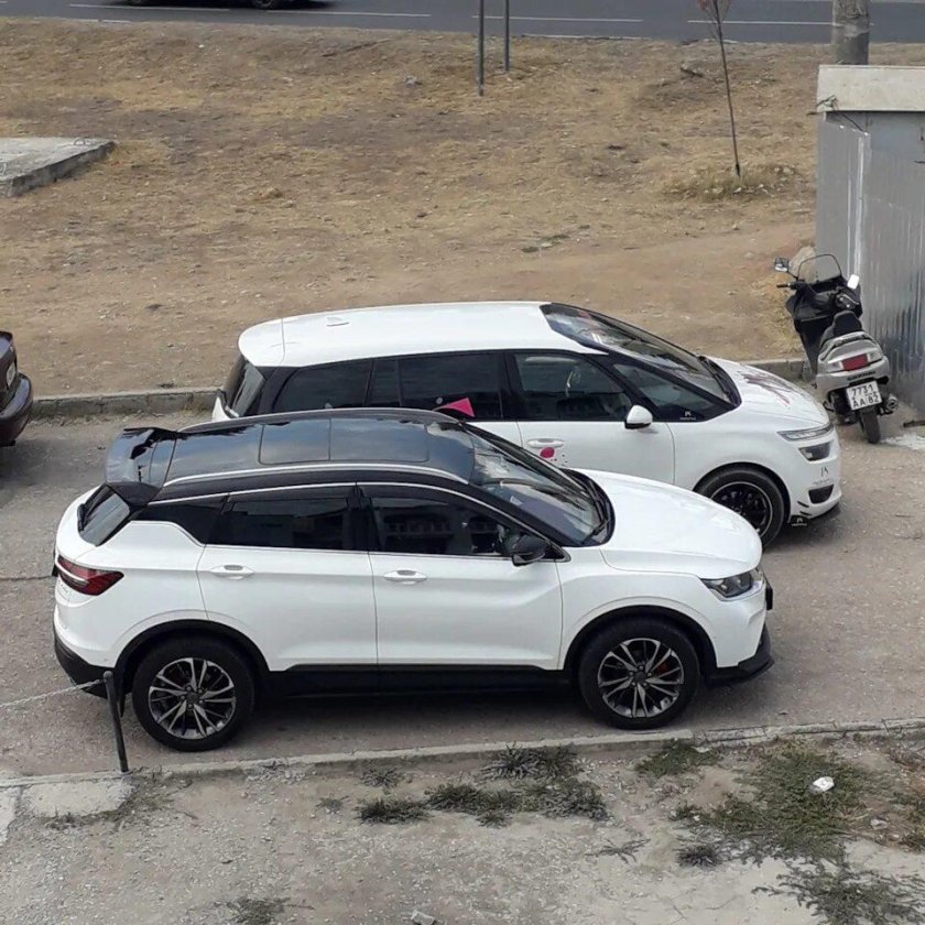 Geely Coolray белый с черной крышей