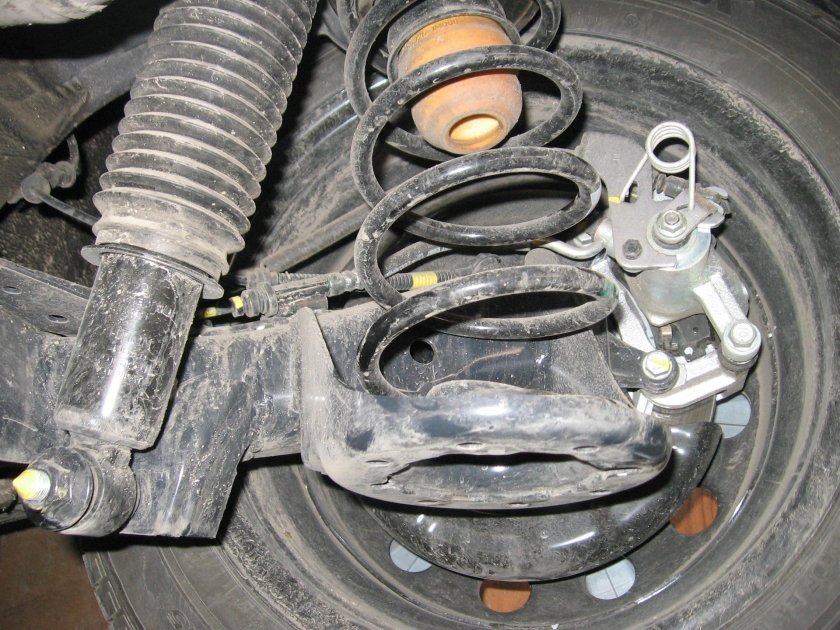 Задняя подвеска Hyundai Solaris 2011