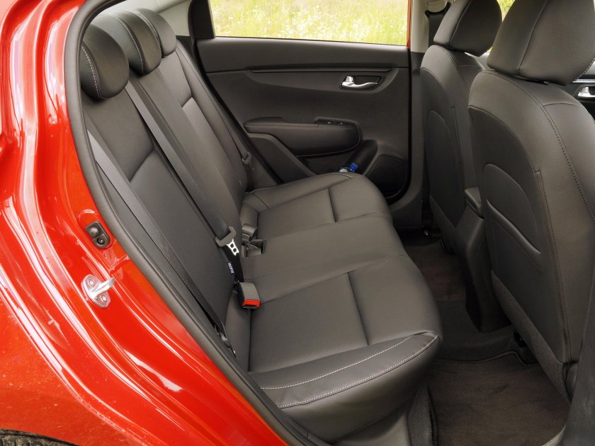 Киа Рио 2017 задний ряд