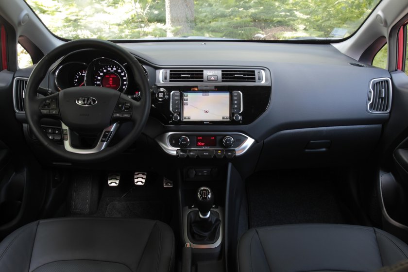 Kia Rio 2016 хэтчбек салон