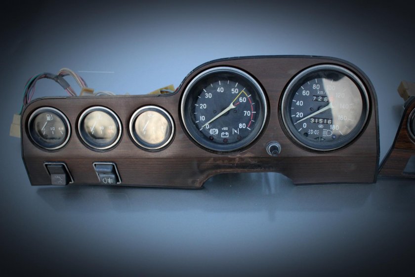 Щиток панели приборов ВАЗ 2106