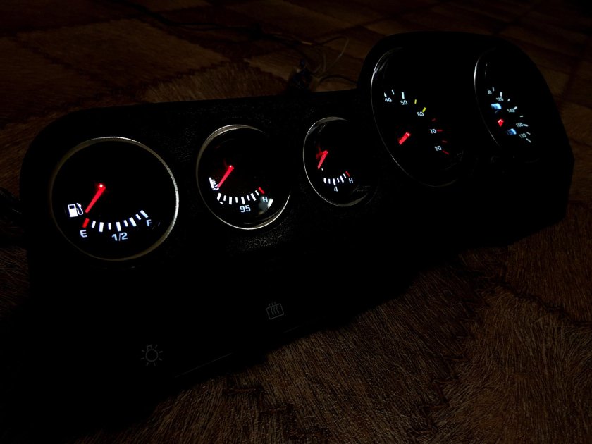 Щиток панели приборов ВАЗ 2106