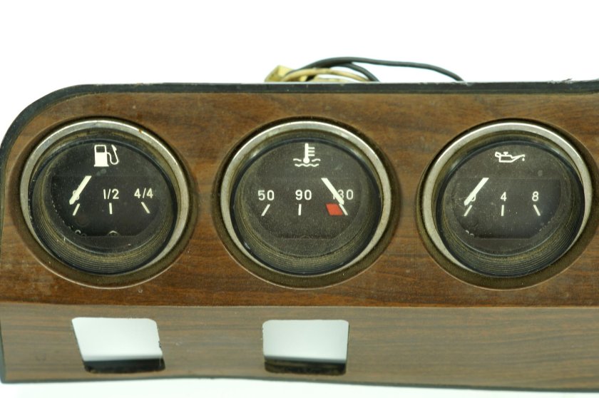 Приборная панель ВАЗ 2103-2106