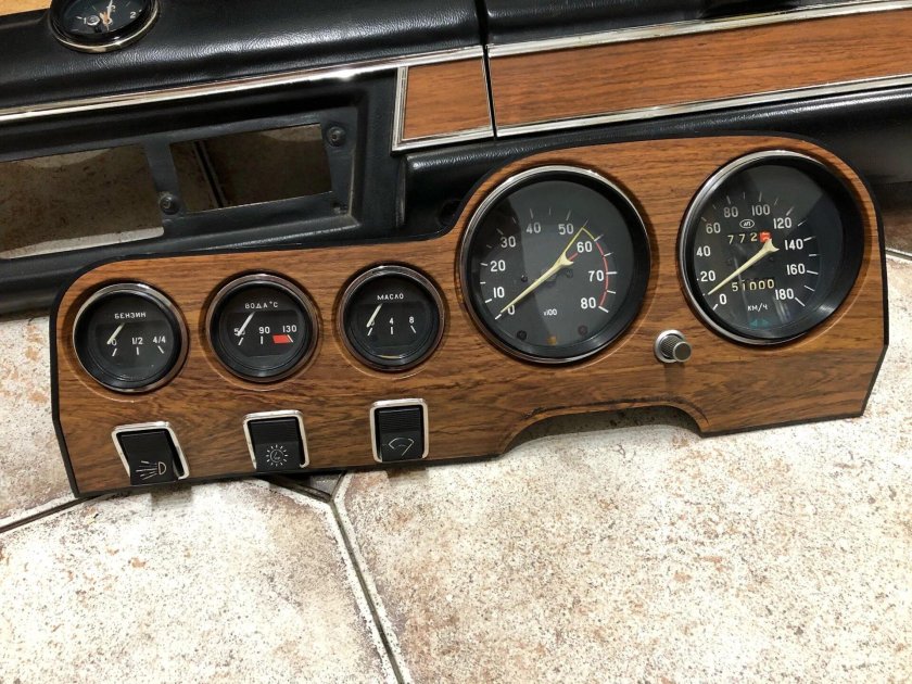 Приборная панель ВАЗ 2103