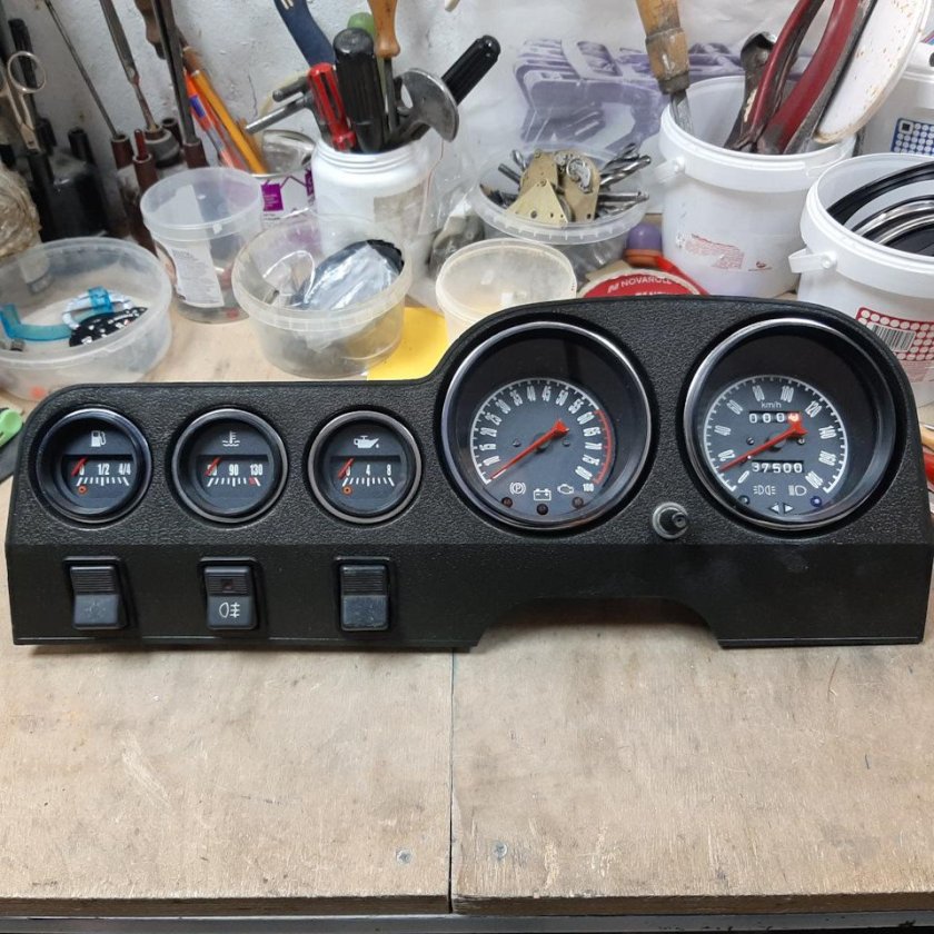 Кастомная приборка ВАЗ 2106