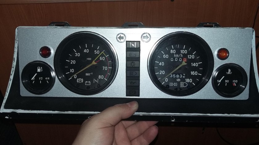 Щиток приборов ВАЗ 2107 на ВАЗ 2106