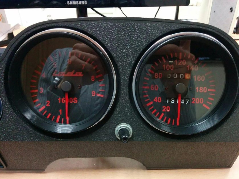 Щиток приборов ВАЗ 2106